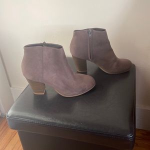 heel boots.
